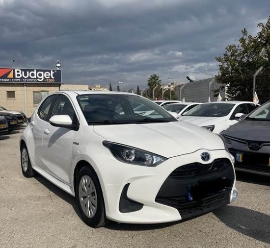 טויוטה יאריס היברידית